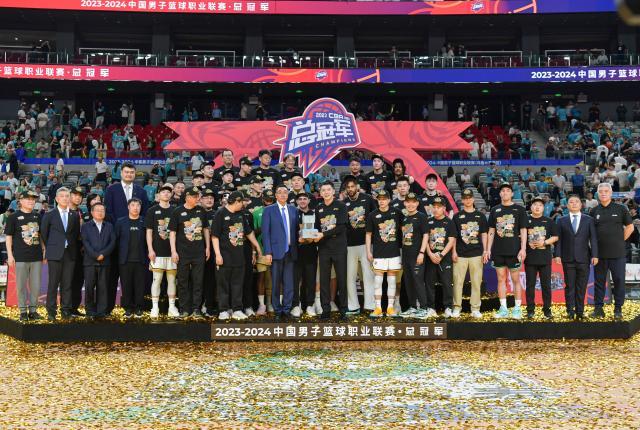 （体育）（56）篮球——CBA总决赛：辽宁本钢夺冠XxjpseC007327_20240522_PEPFN0A001.jpg